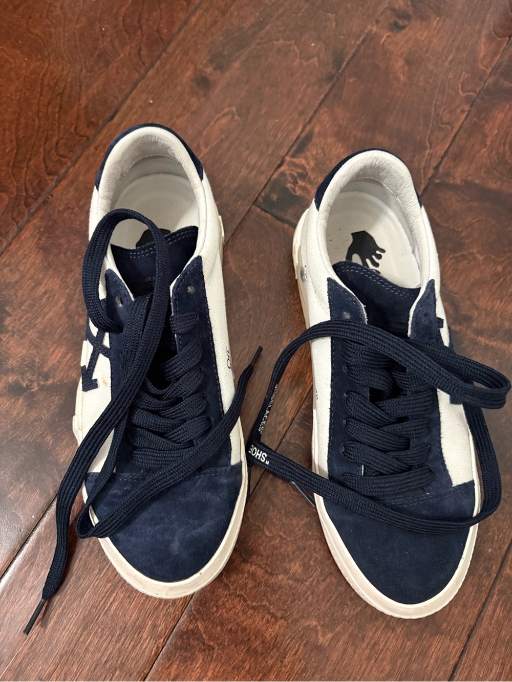 Off-White Navy and White Vulcanized Low-Top Sneakers Size 7-8